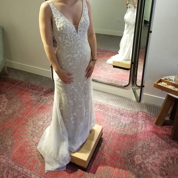 Claremont wedding gown by Bhldn (Anthropologie), size 2, lace - Picture 2 of 8
